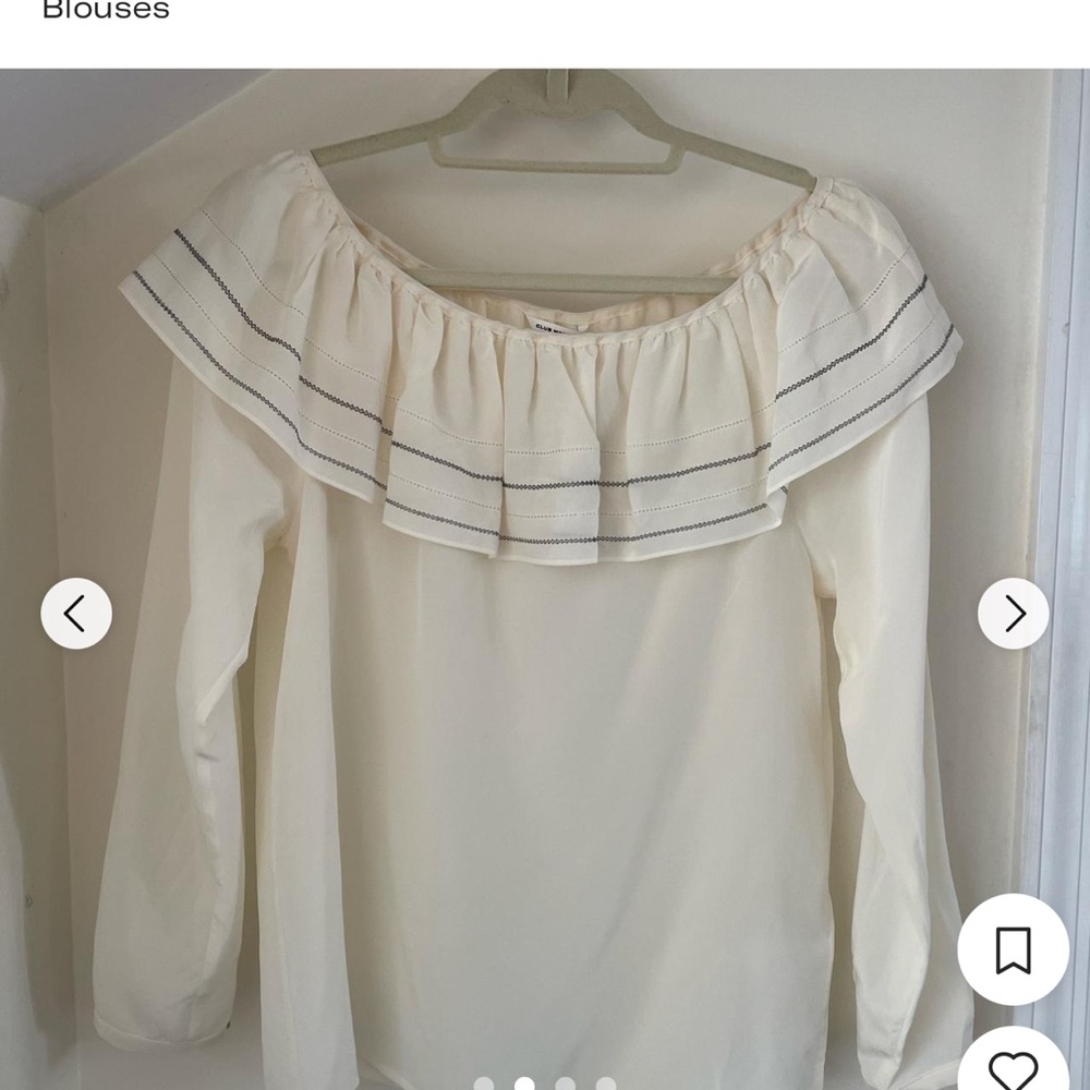 Club Monaco Blush/cream colored Ruffled Blouse. Size large.